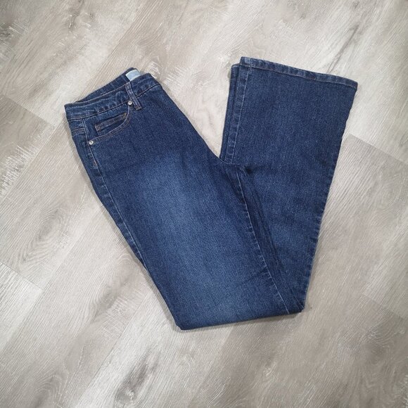 Denver Hayes Classic Fit Ladies Size 8/34 Medium Wash Slight Flare Blue Jeans - Picture 8 of 12